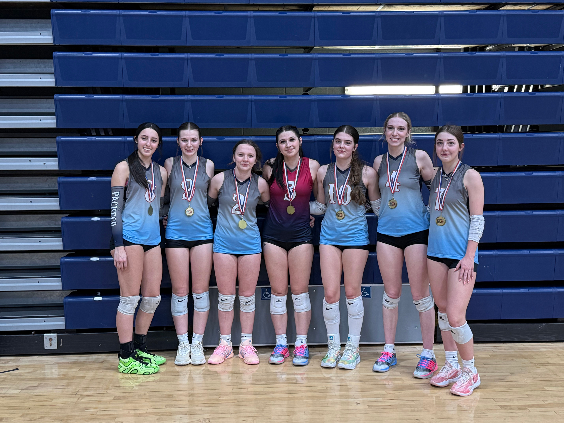 Zapata VBC 18U team with medals at the Presidente Festival